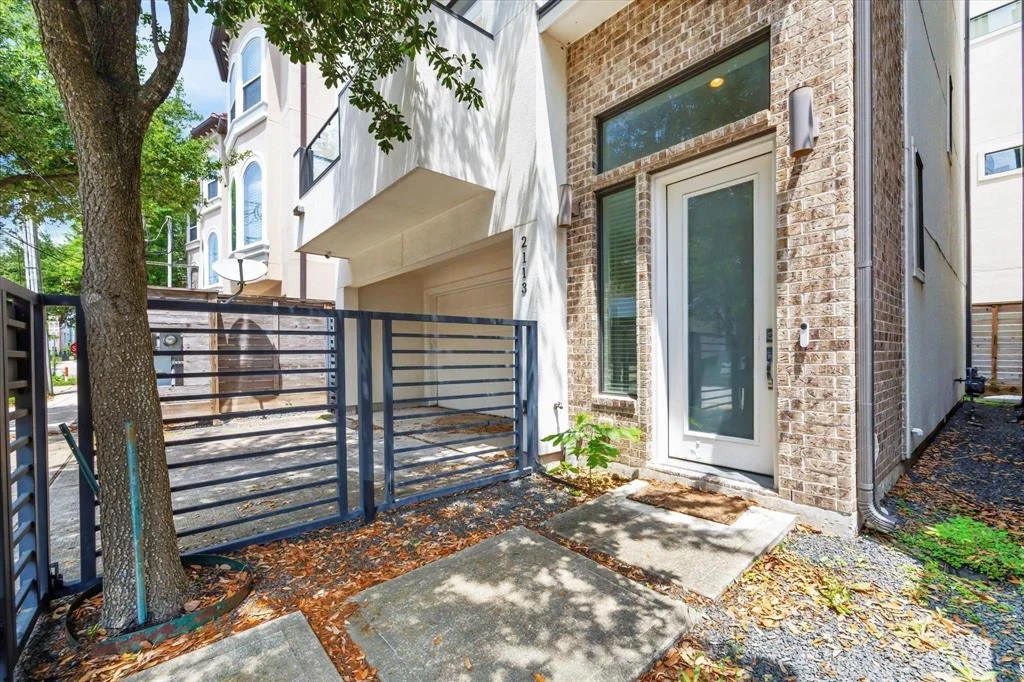 Photo of 2113 Crocker Street