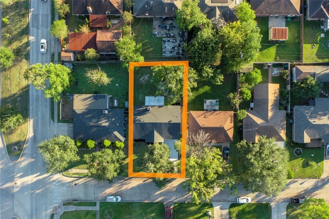 Photo of 10907 Sharpview Drive