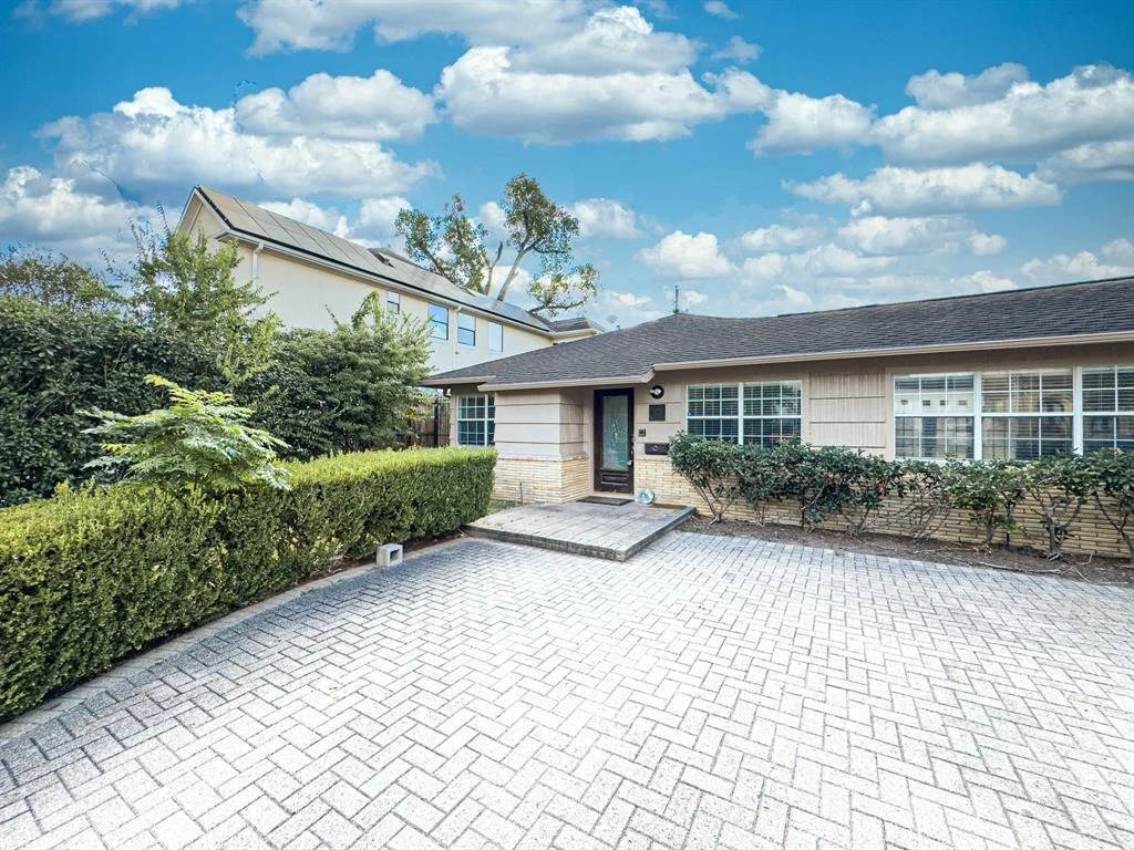 Photo of 4525 Maple Street