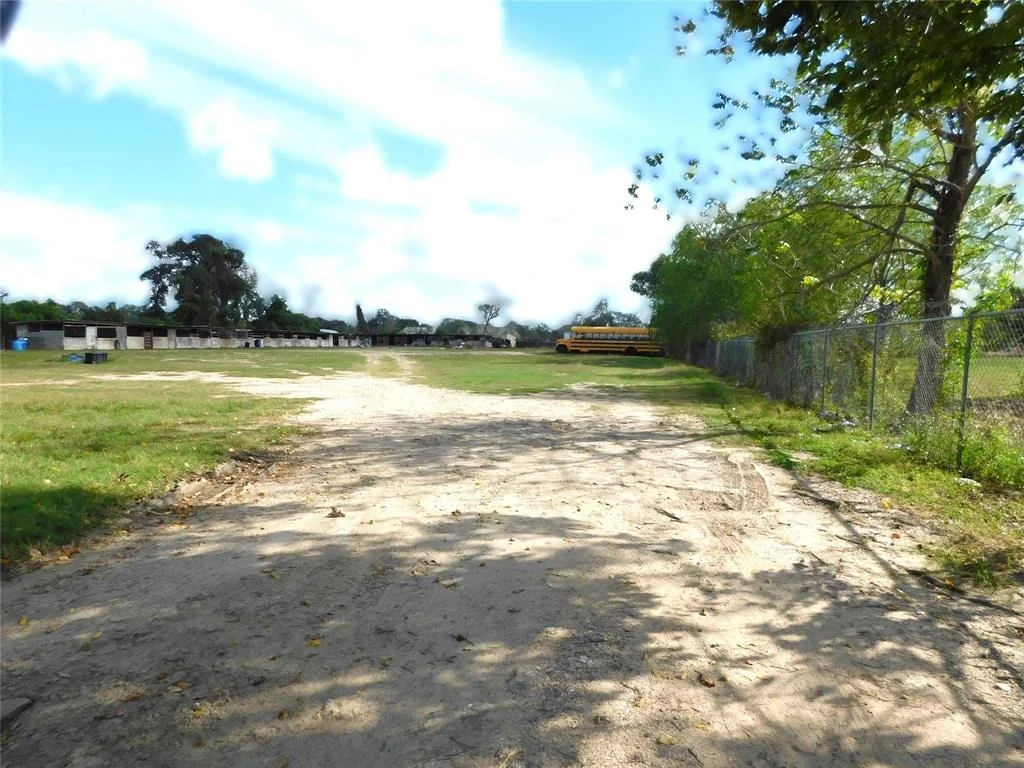 Photo of 9800 Hirsch Road