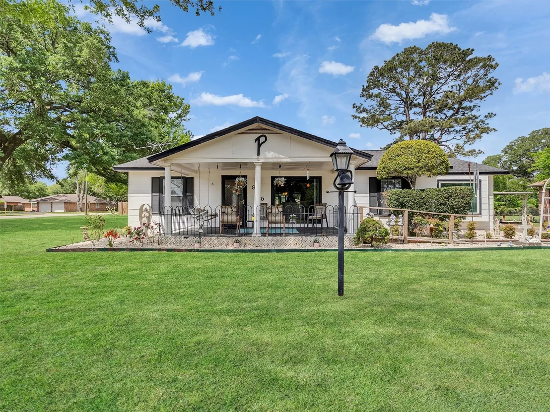 Photo of 905 Bartlett Road