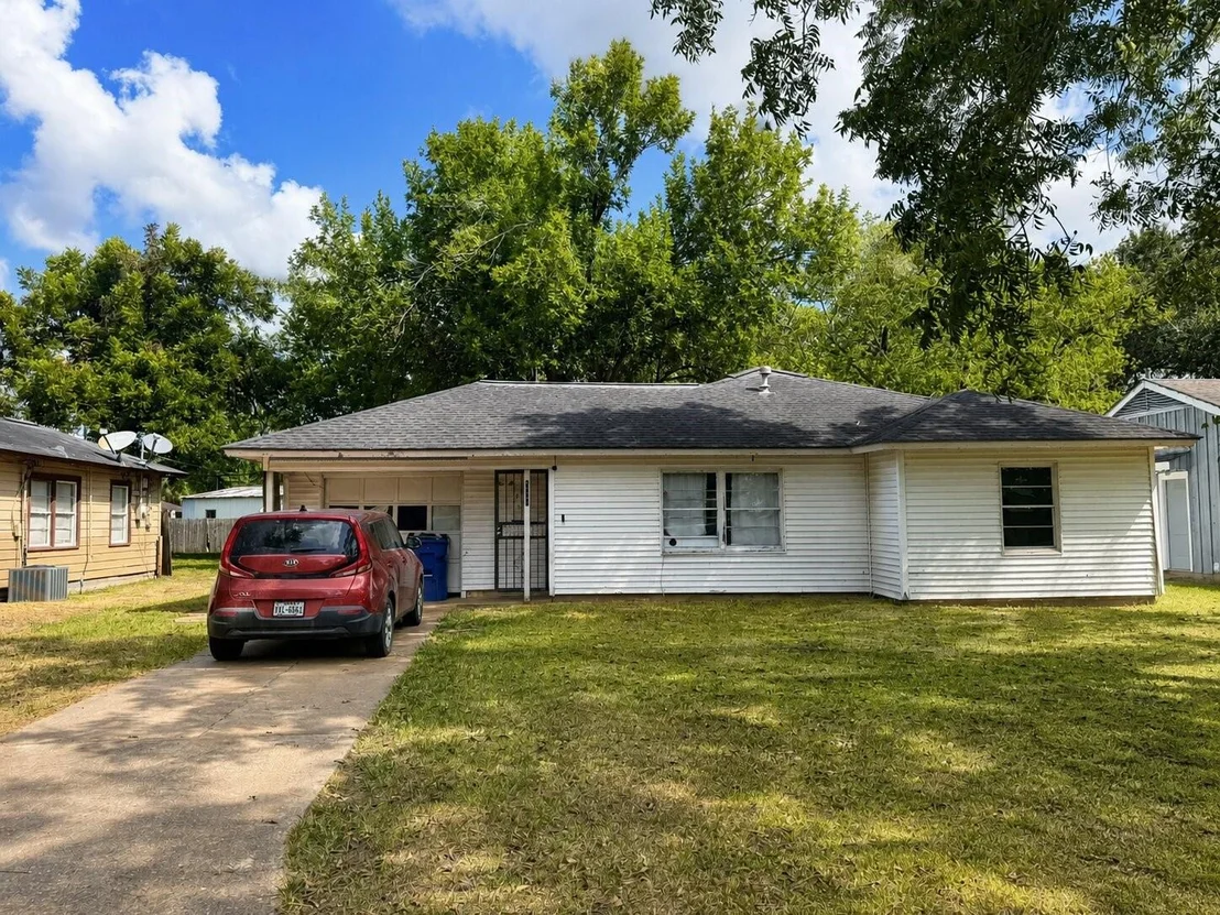 Photo of 1101 Southampton Dr