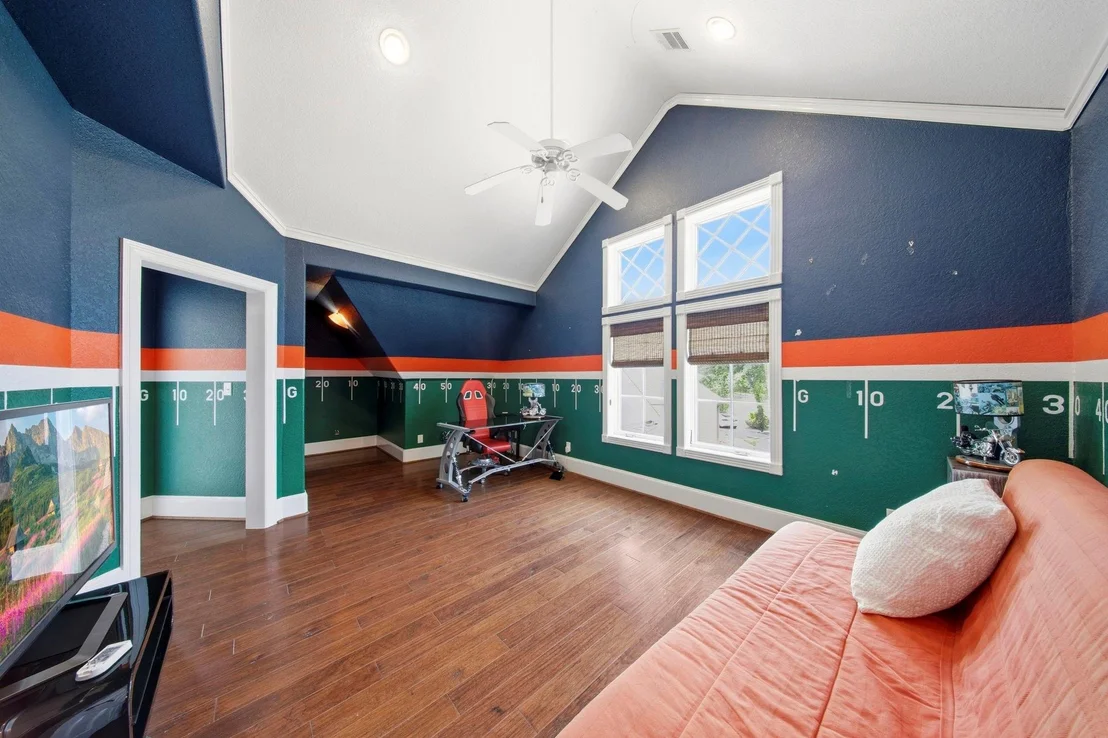 Photo of 728 Crestbend Drive
