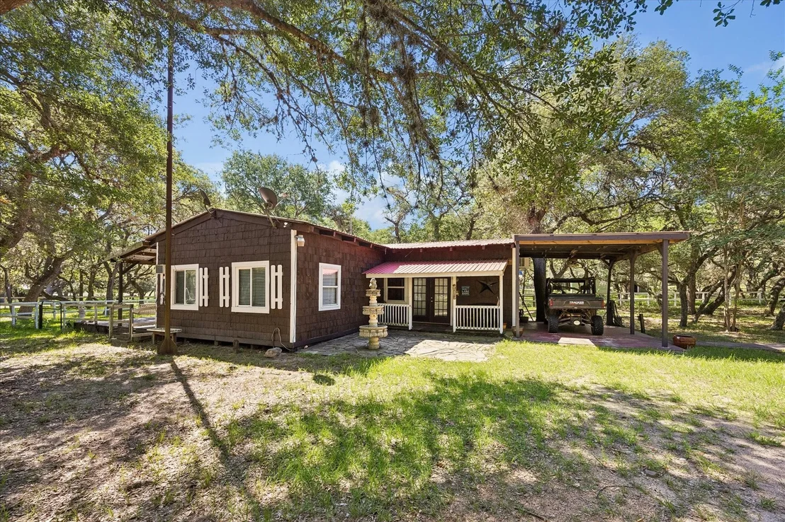 Photo of 302 Bluebonnet Bend