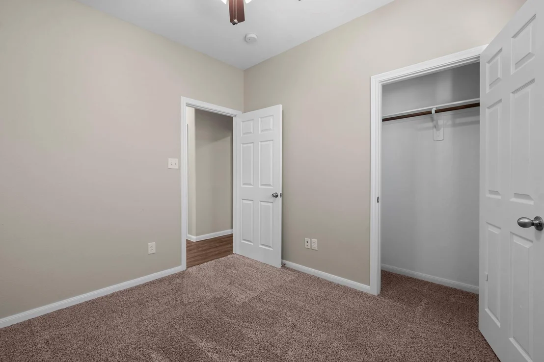 Photo of 984 Arbor Glen
