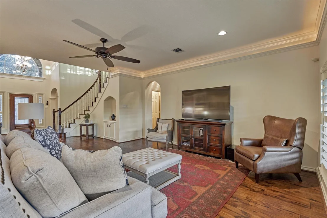 Photo of 147 Sunnyvale W