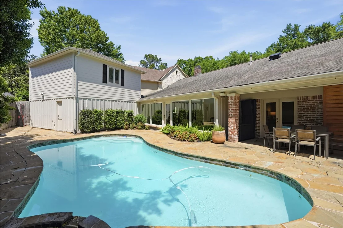 Photo of 619 Attingham Drive