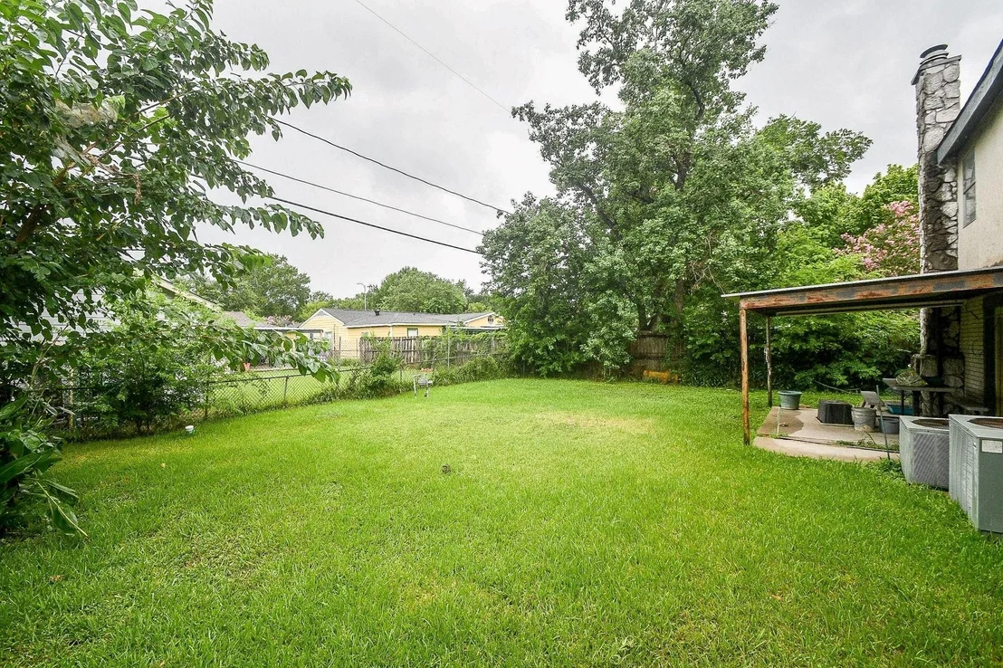 Photo of 5942 Pershing Street