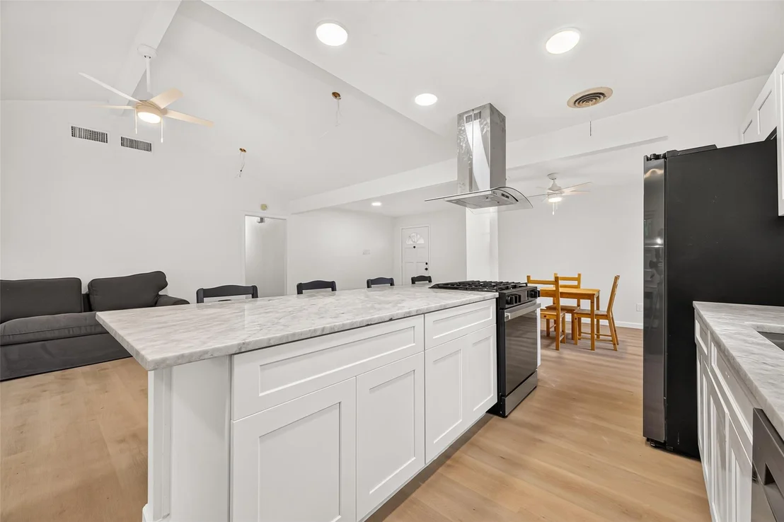 Photo of 215 Crest Hill Drive