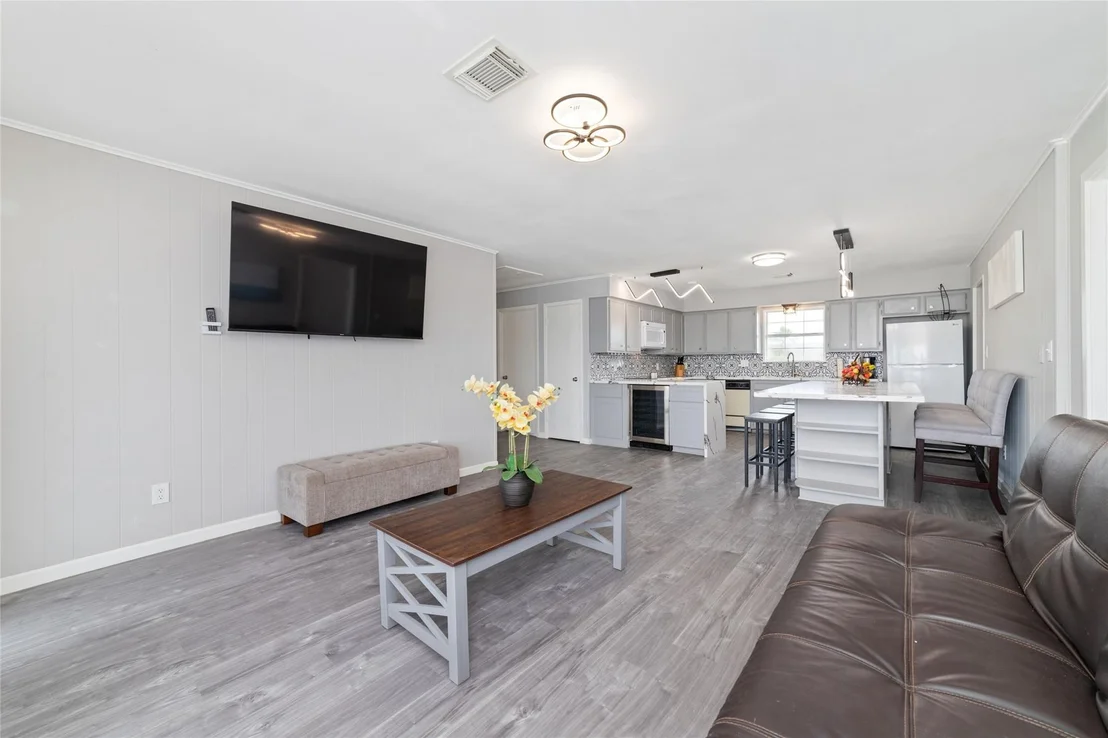 Photo of 610 Seashell Drive