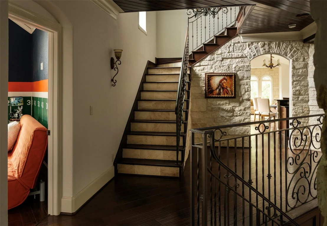 Photo of 728 Crestbend Drive