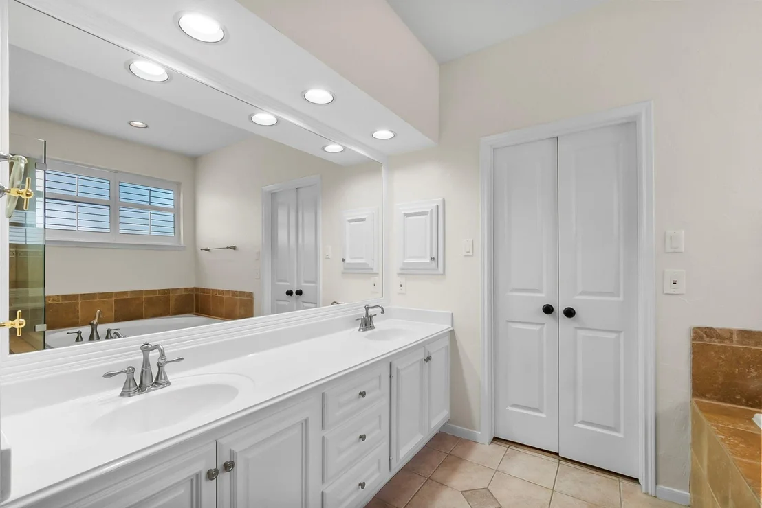Photo of 78 N Cochrans Green Circle