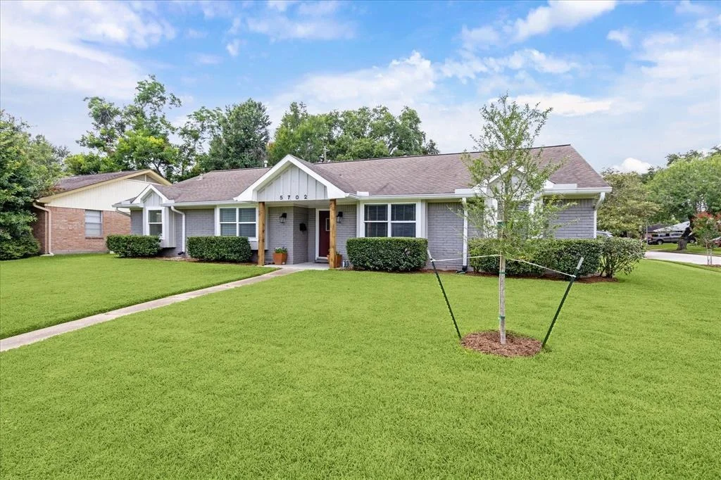 Photo of 5702 Belrose Drive