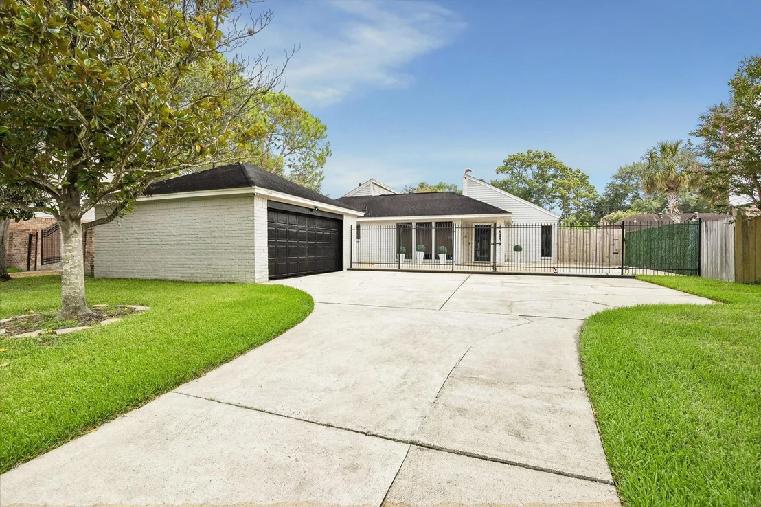 Photo of 11319 Olympia Drive