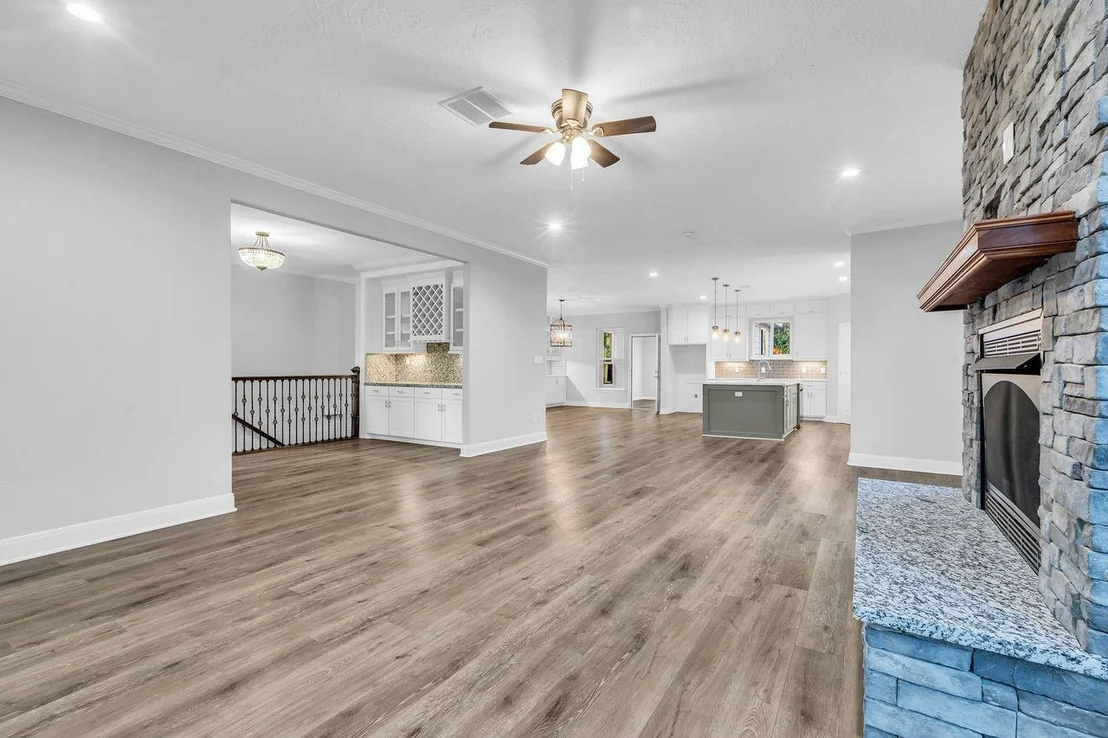 Photo of 83 White Oak Drive N