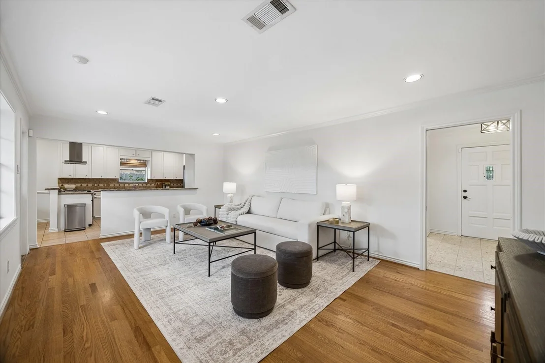 Photo of 7623 Meadowvale Drive