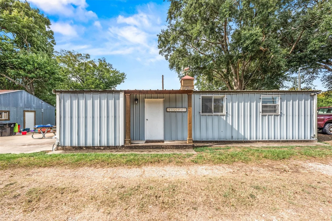 Photo of 1402 County Road 243