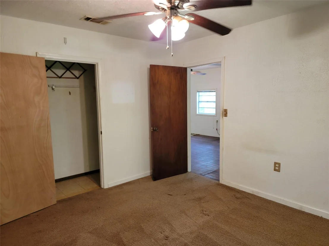 Photo of 156 White Oak Circle