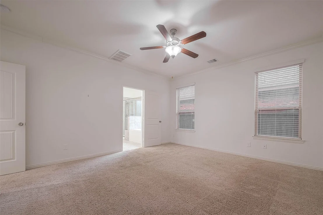 Photo of 2261 Oak Circle Drive N