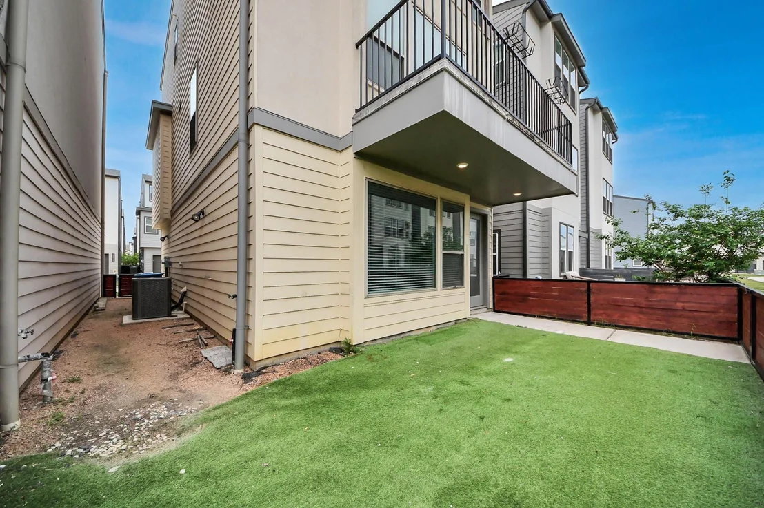 Photo of 18527 Centro Row