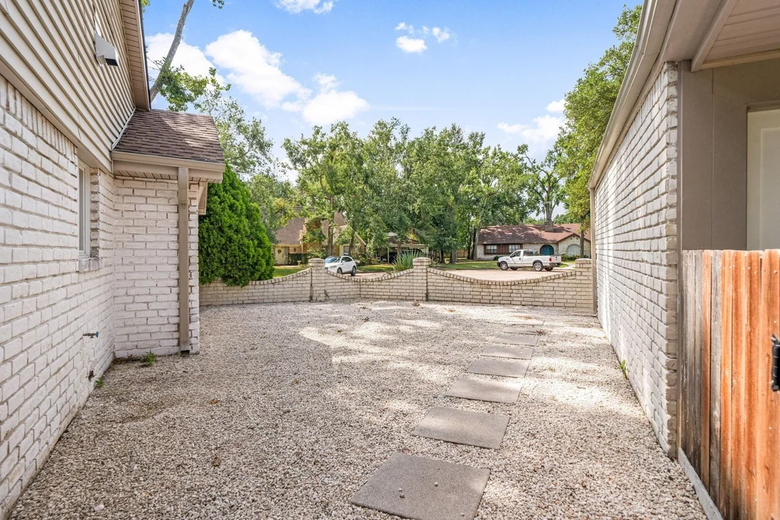 Photo of 2211 Pomeran Drive