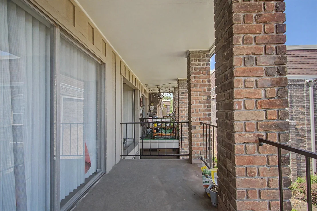 Photo of Unit 93 at 7575 Katy Freeway