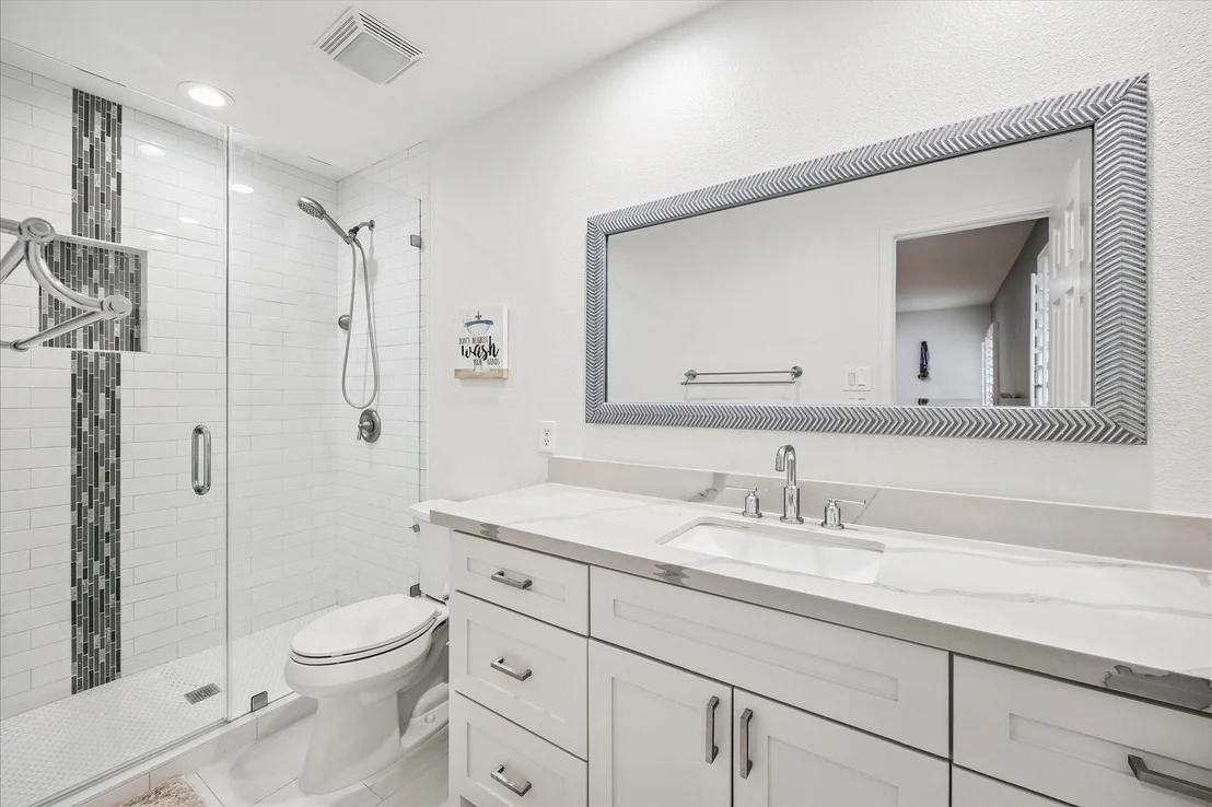 Photo of 15 W Beckonvale Circle