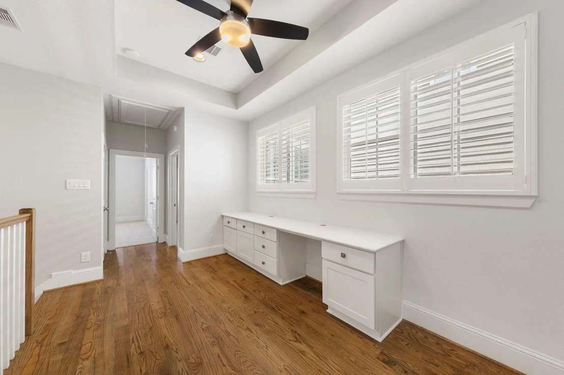 Photo of 19 E Breezy Way