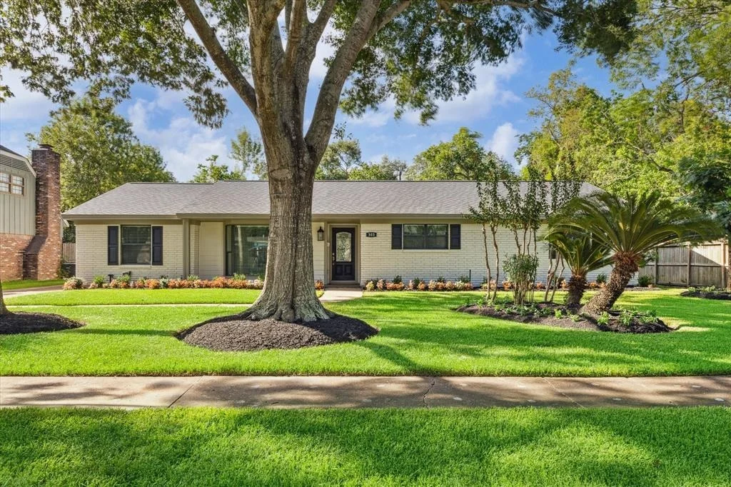 Photo of 303 Bayou View Drive