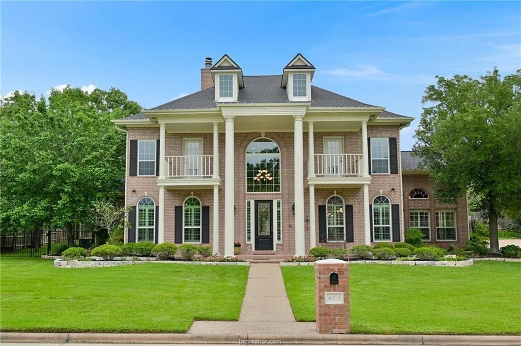 Photo of 4304 Hyde Park Lane
