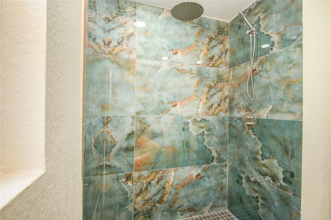 Photo of 826 W 12th Street