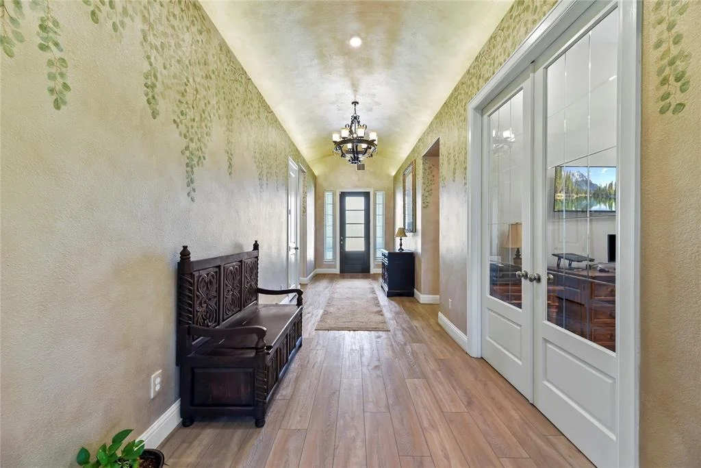 Photo of 907 Falcon Hollow Lane