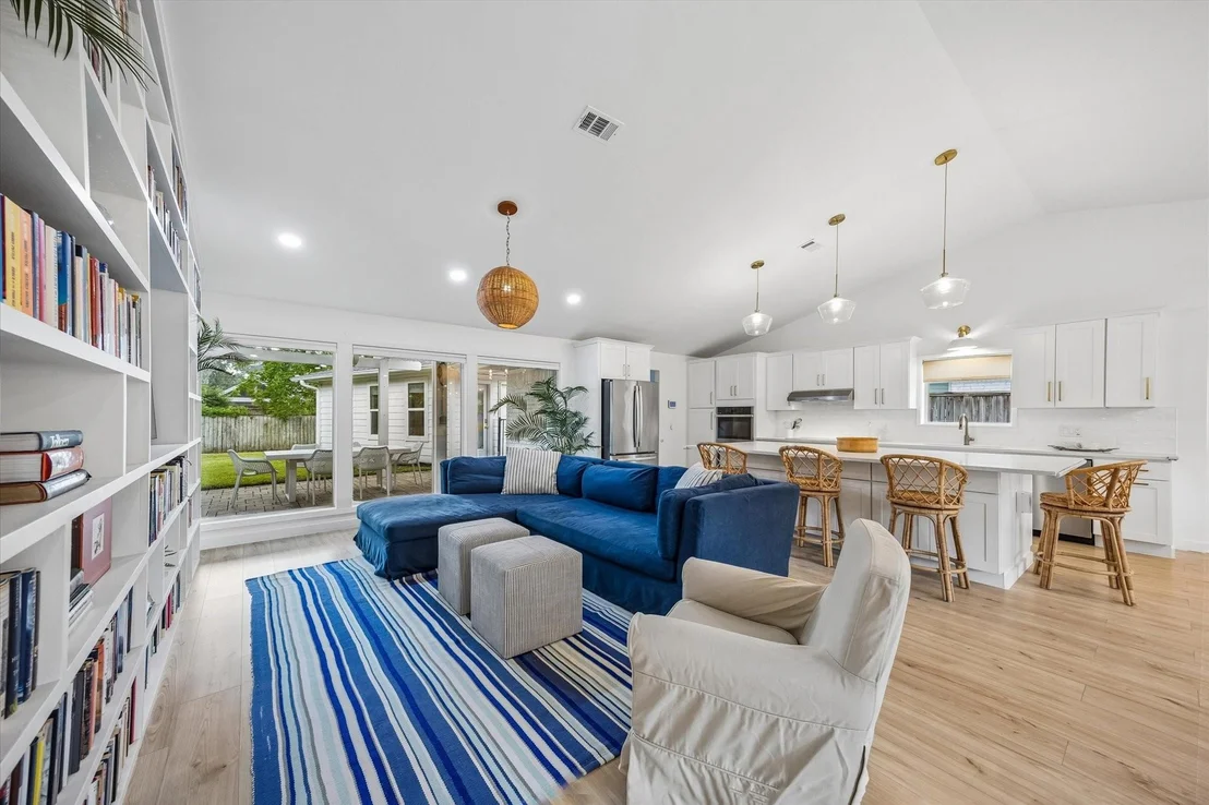 Photo of 1031 Chamboard Lane