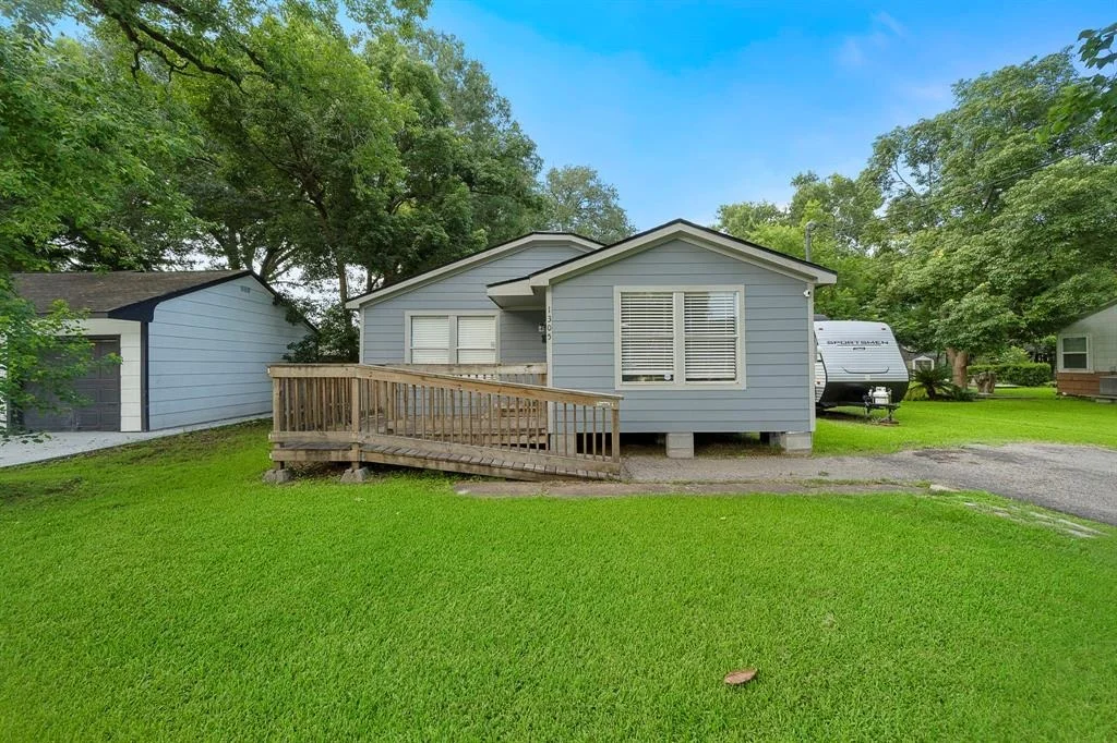 Photo of 1305 Fairview Drive