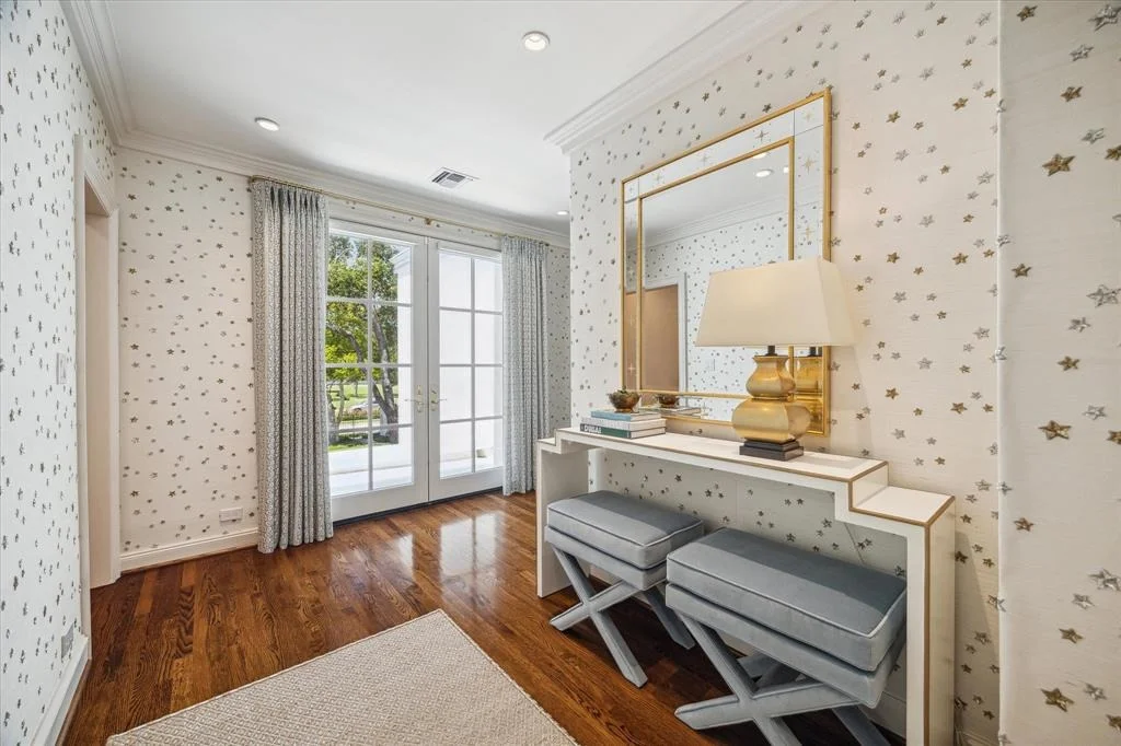 Photo of 2411 River Oaks Boulevard
