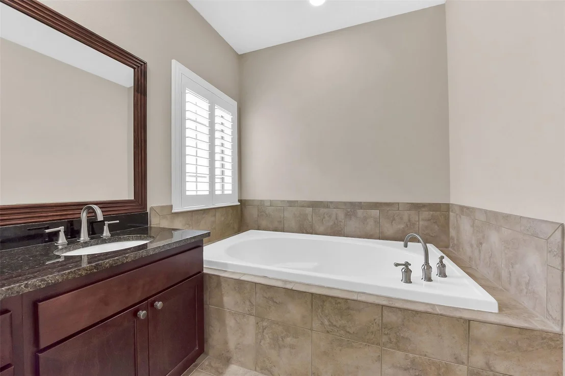 Photo of 905 Garden Oaks Trace