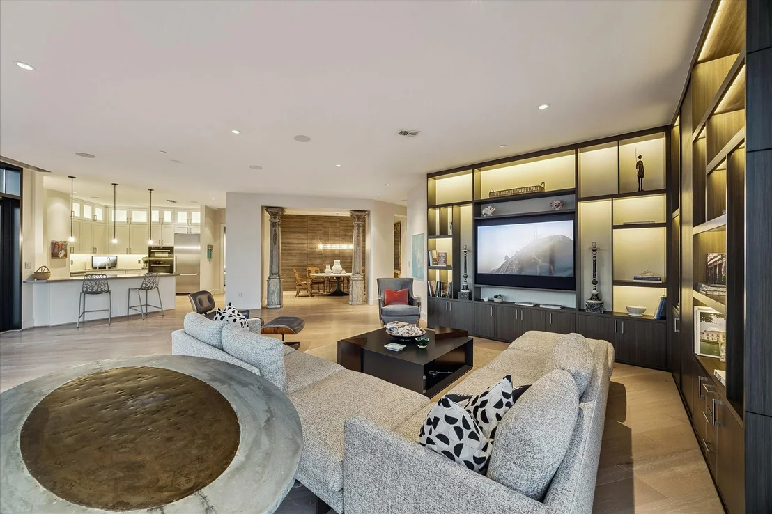 Photo of Unit 2202 at 1409 Post Oak Boulevard