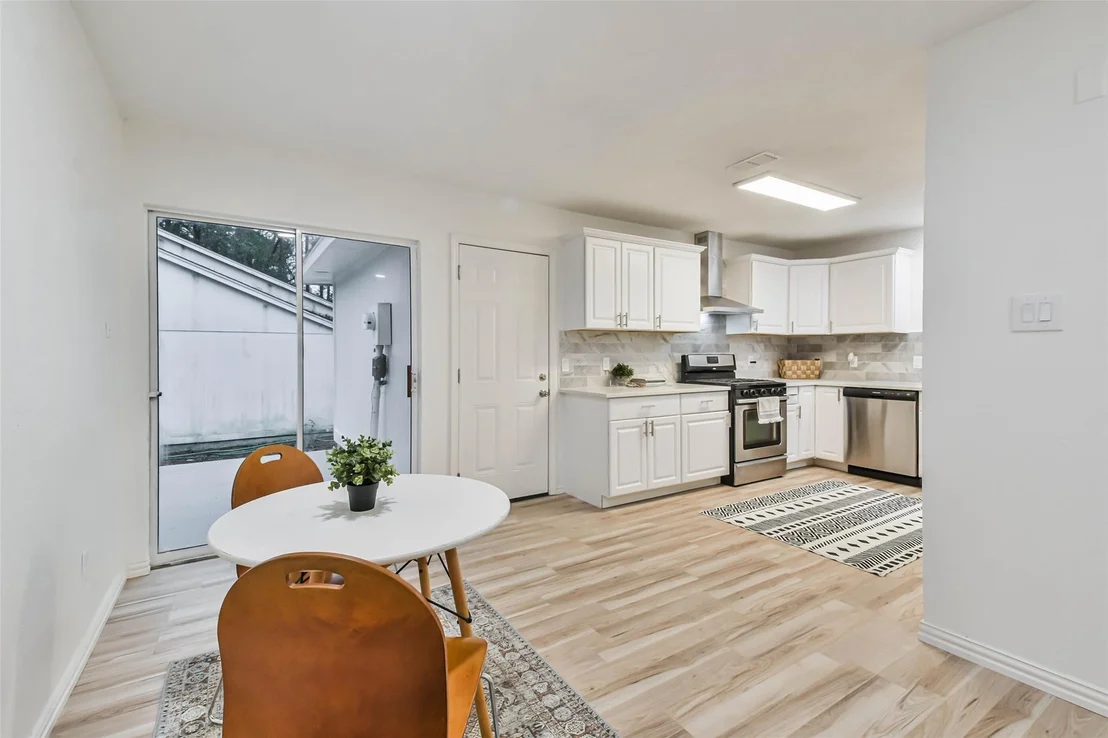 Photo of 105 E Wavy Oak Circle