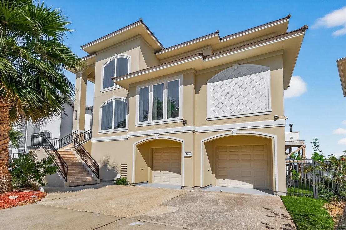 Photo of 2242 Marina Way