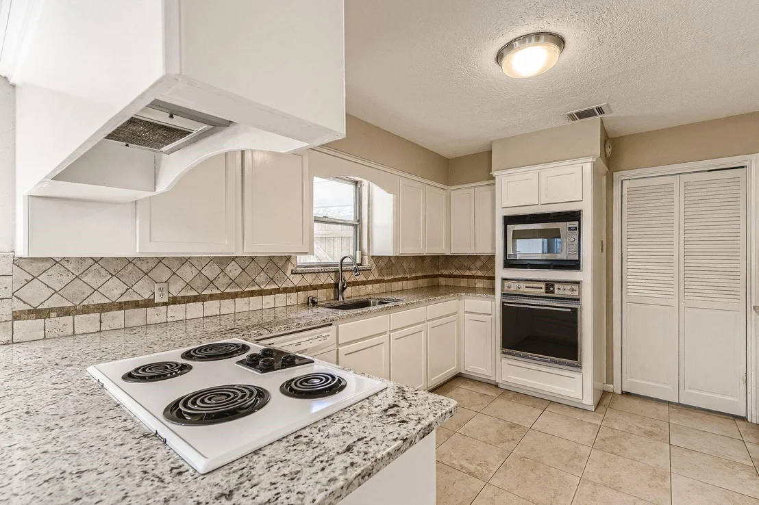 Photo of 19527 Enchanted Oaks Drive