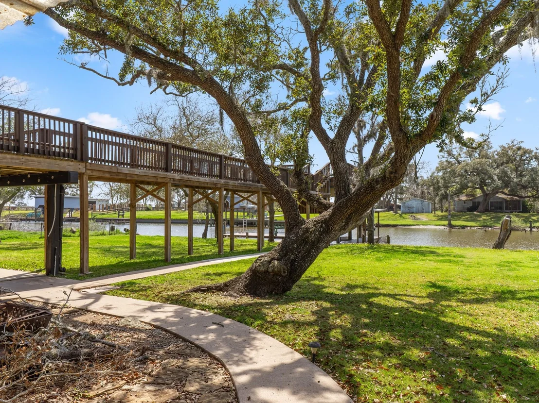 Photo of 1225 Private Road 652