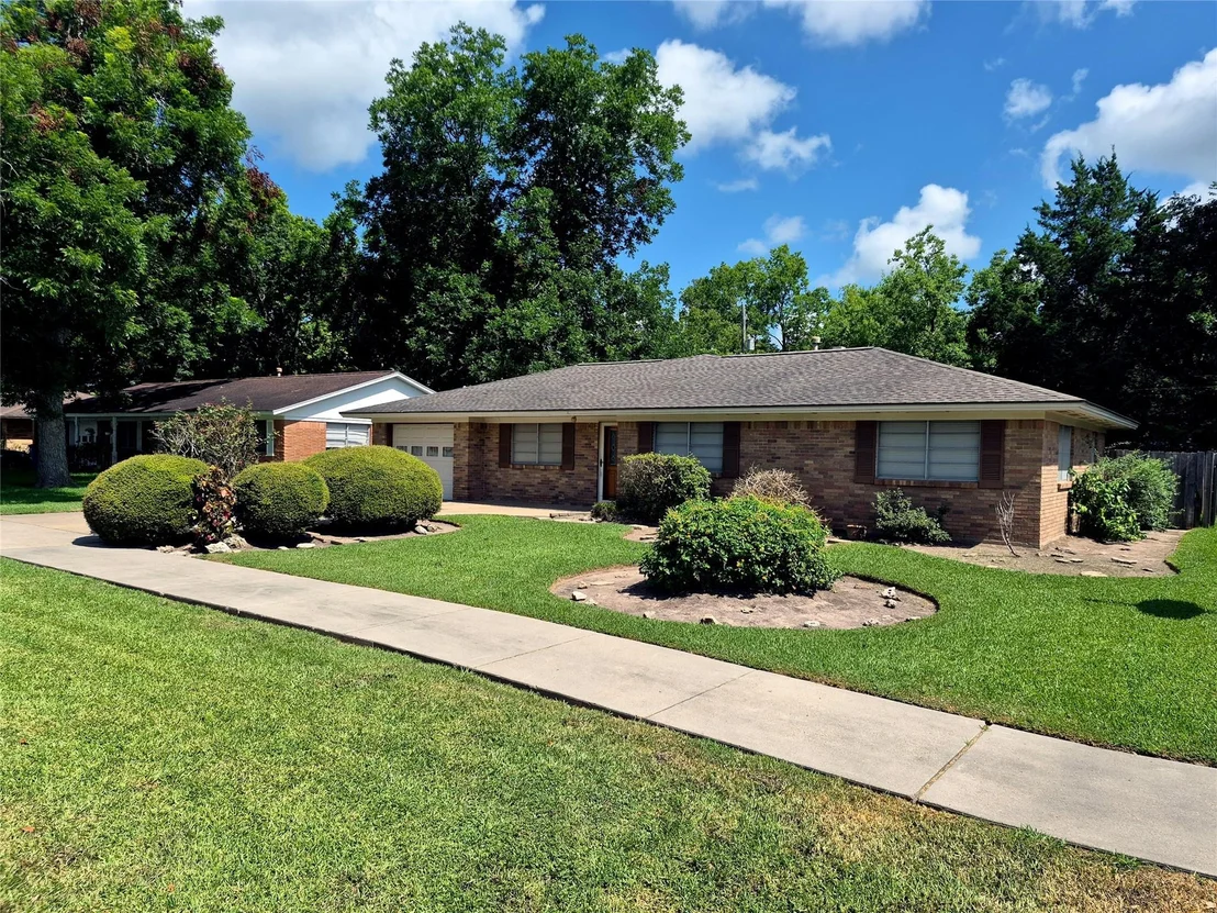 Photo of 613 Southside Drive