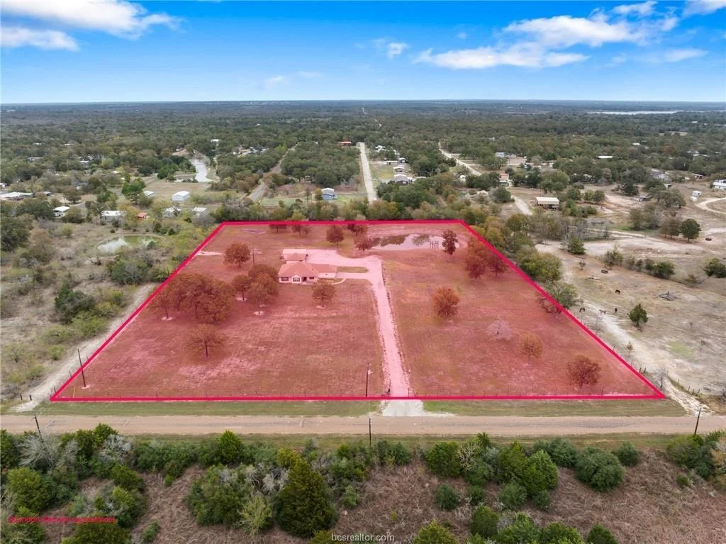 Photo of 1635 Lakeview Drive
