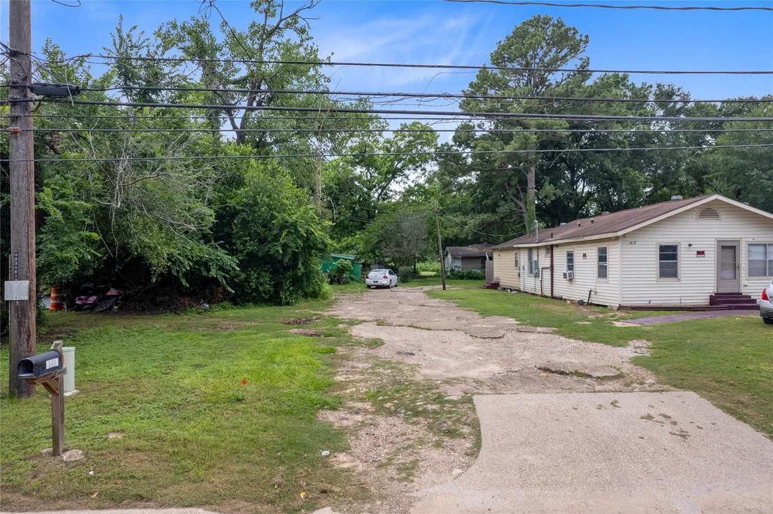 Photo of 5821 Roberts Road
