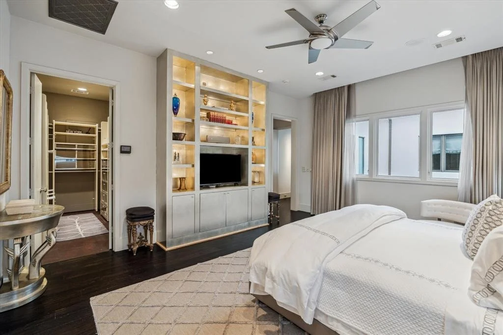Photo of 2949 Chevy Chase Drive