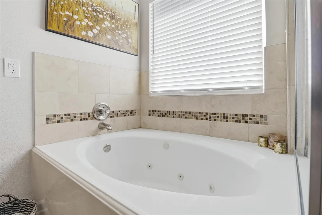 Photo of 6806 Oakleaf Trail Lane