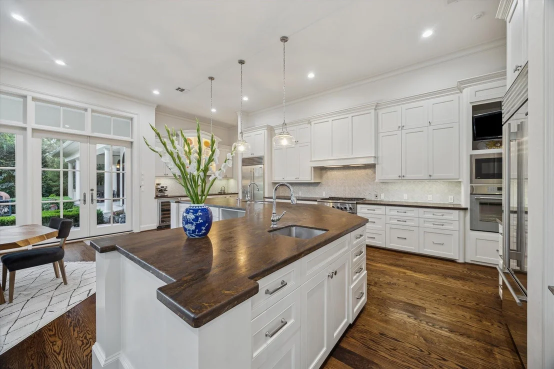 Photo of 47 N Regent Oak