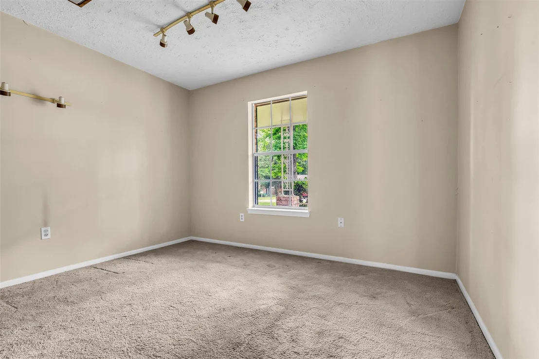 Photo of 168 Greenleaf Lane