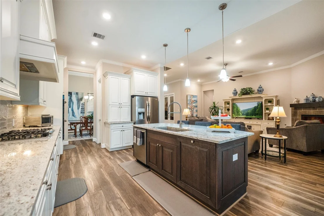 Photo of 915 Falcon Hollow Lane