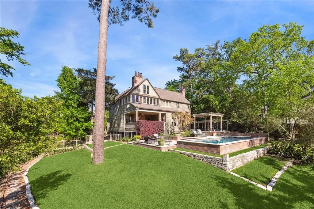 Photo of 15 River Circle
